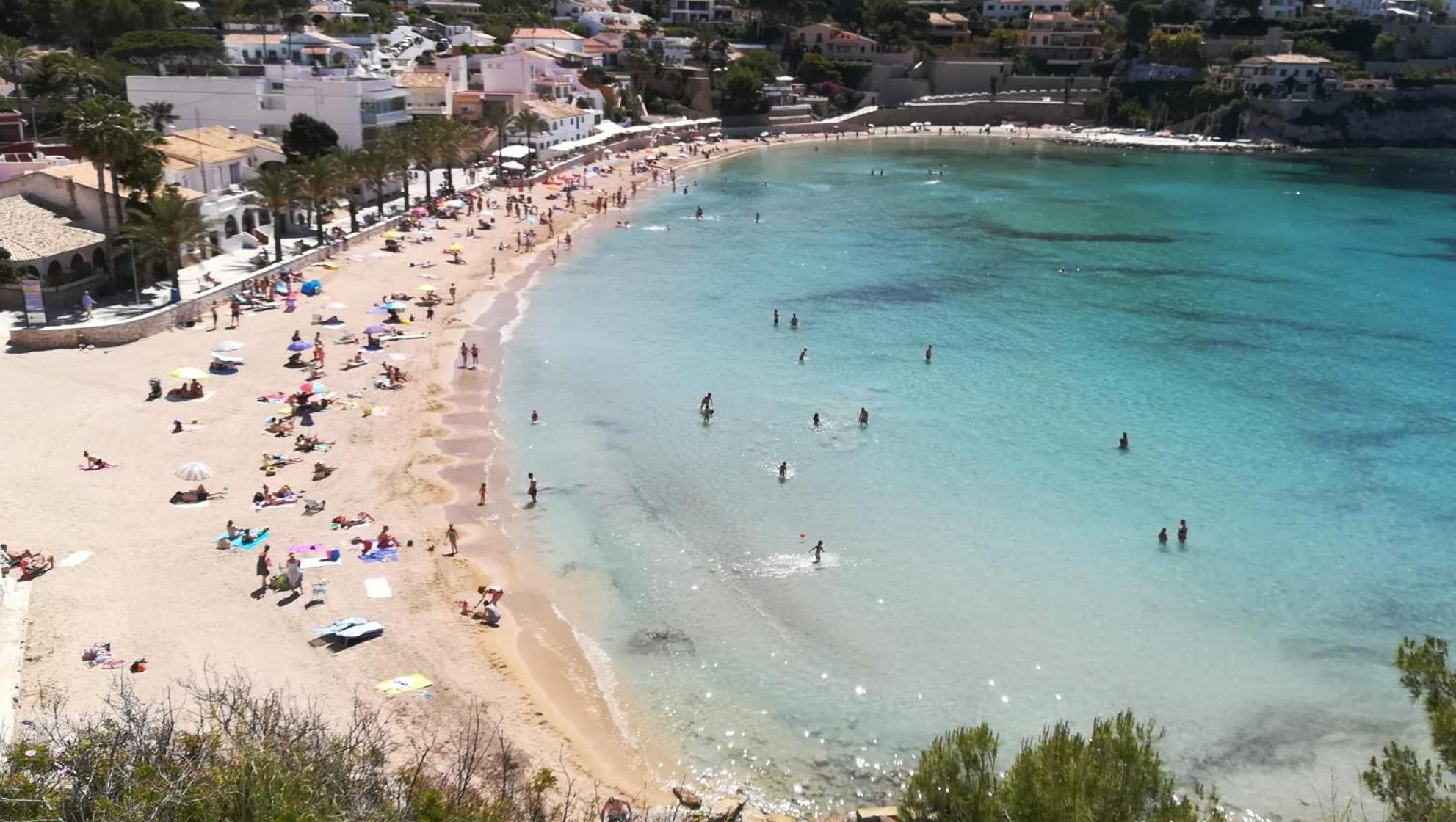 En Con Piscina 100 M De La Playa